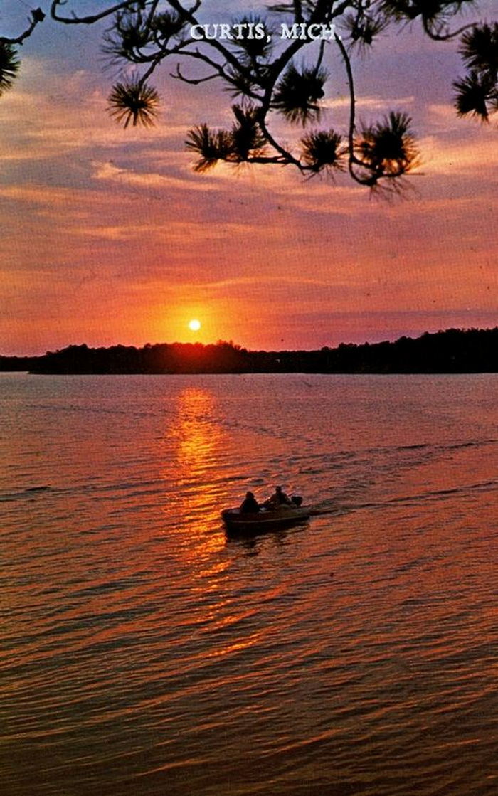 Curtis - Vintage Postcard (newer photo)